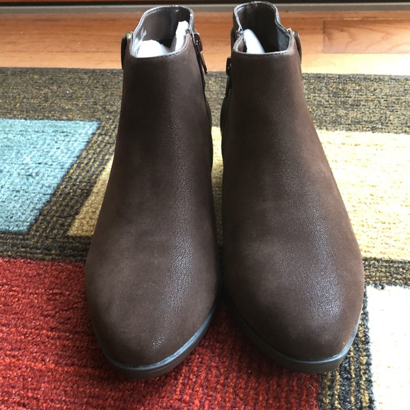 Women’s like new brown ankle boots size 8.5 W - Picture 5 of 6